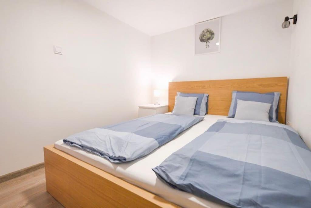 2 Bedroom Flat In Nyar Str., Boutique — Photos 2