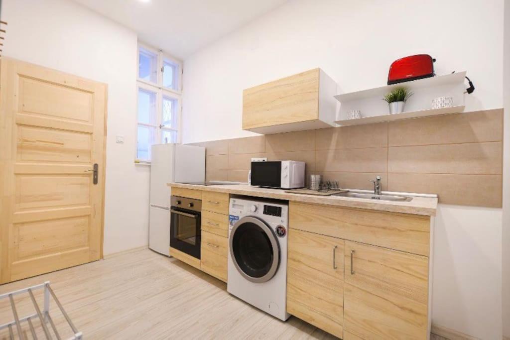 2 Bedroom Flat In Nyar Str., Boutique — Photos 3